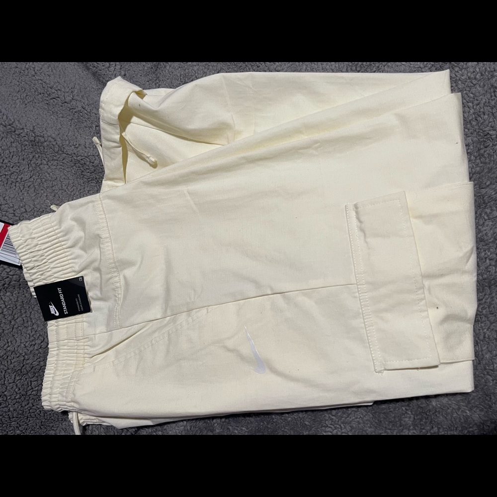 Womens Nike cargo pants, coconut milk/pale vanilla size Large